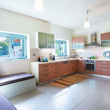 Villa Serenis Porovitsa Luaran gambar